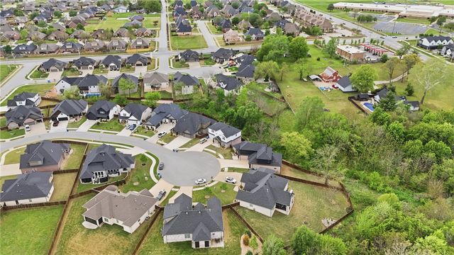 304 SW Gunison Cove, Bentonville, AR 72712