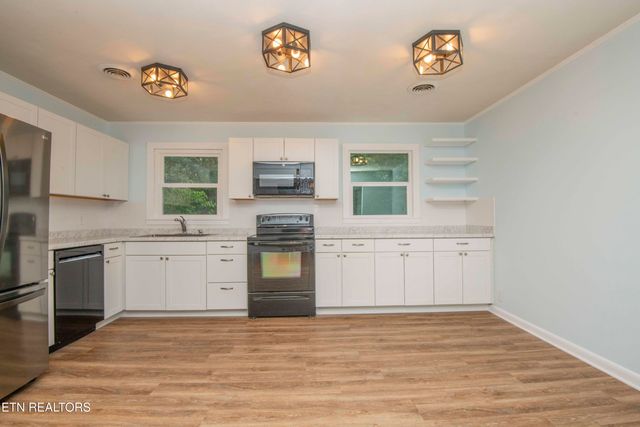 600 W Ridgecrest Drive, Kingston, TN 37763