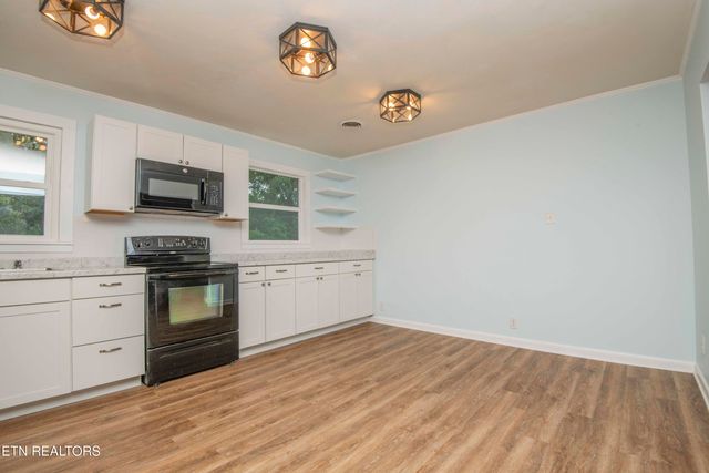 600 W Ridgecrest Drive, Kingston, TN 37763