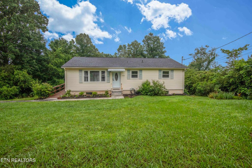 600 W Ridgecrest Drive, Kingston, TN 37763