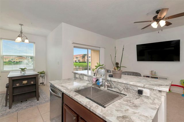 3426 PARKRIDGE CIRCLE 34-105, Sarasota, FL 34243