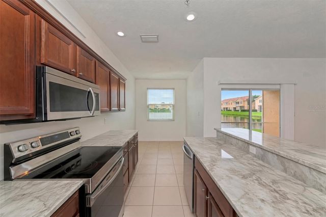 3426 PARKRIDGE CIRCLE 34-105, Sarasota, FL 34243