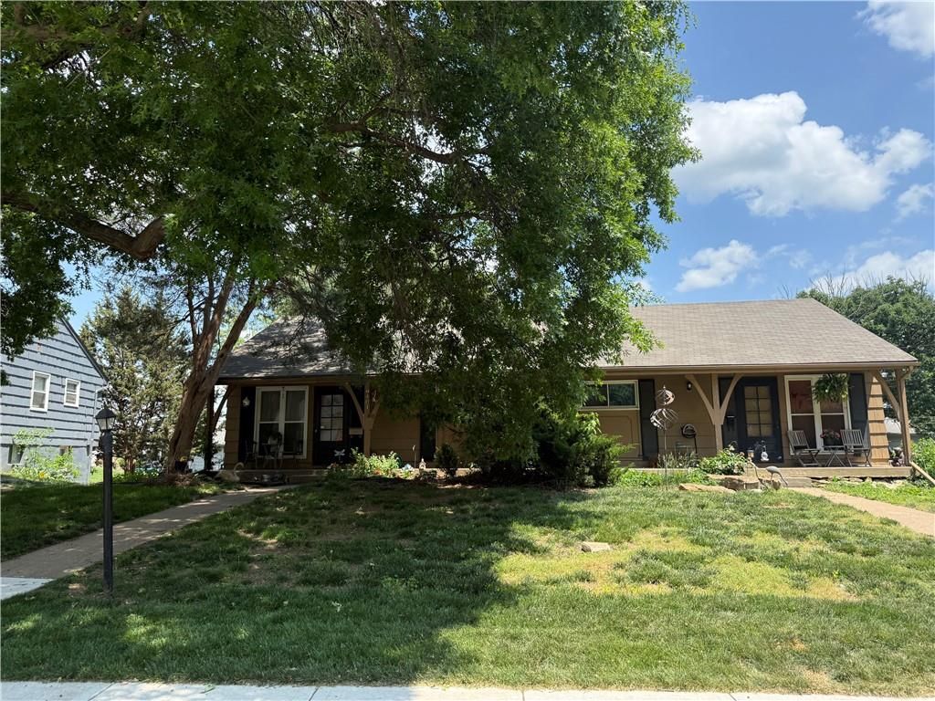 9401 Bluejacket Drive, Overland Park, KS 66214