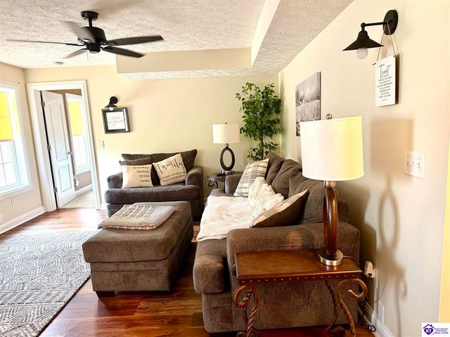 1922 Tonieville Road, Hodgenville, KY 42748