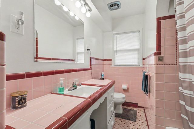 2056 Arnold Avenue SW, Wyoming, MI 49418