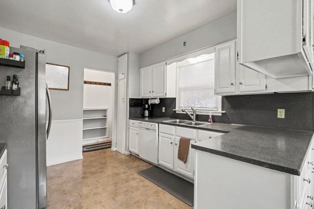 2056 Arnold Avenue SW, Wyoming, MI 49418