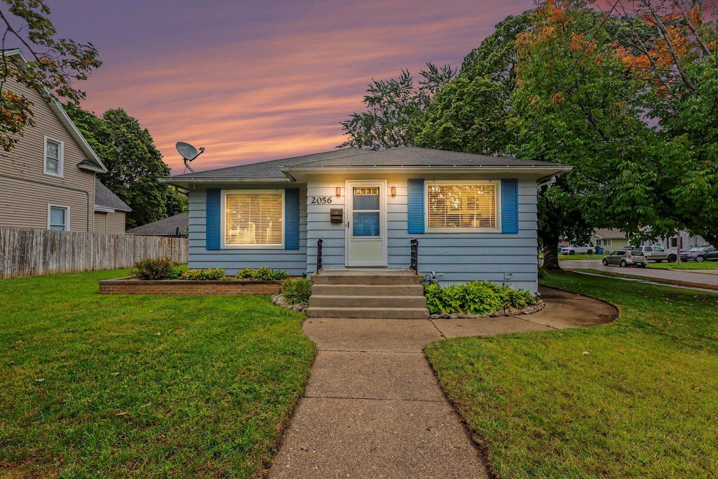 2056 Arnold Avenue SW, Wyoming, MI 49418