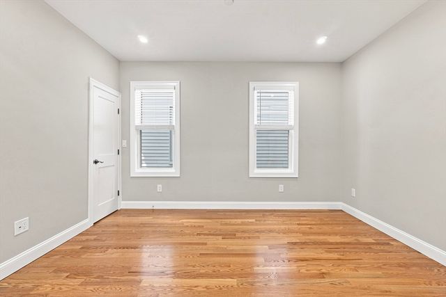 517 E 3rd 1, Boston, MA 02127