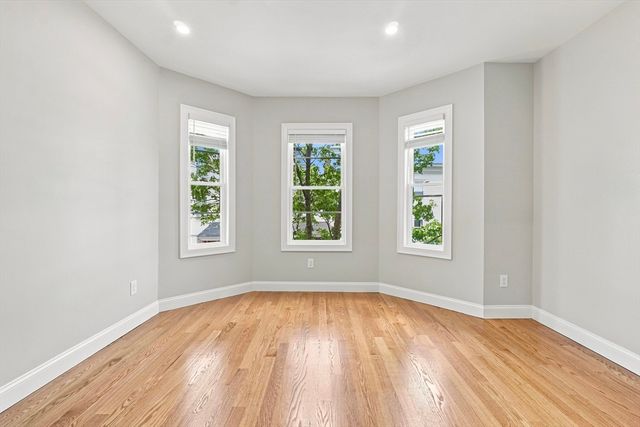 517 E 3rd 1, Boston, MA 02127