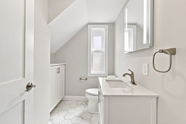 517 E 3rd 1, Boston, MA 02127