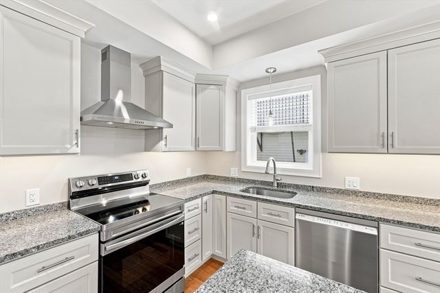 517 E 3rd 1, Boston, MA 02127