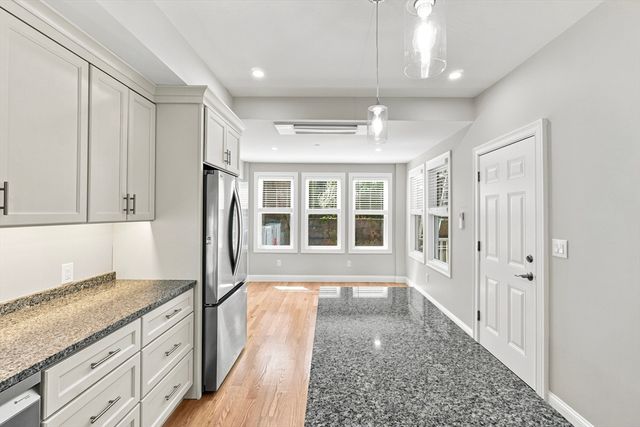 517 E 3rd 1, Boston, MA 02127