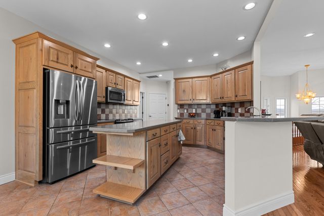 807 Silvercliff Way, Branson West, MO 65737