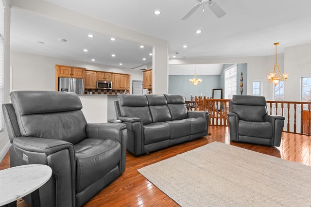 807 Silvercliff Way, Branson West, MO 65737