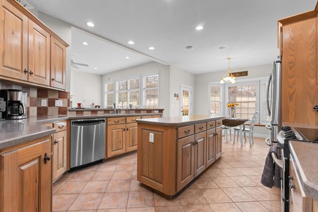 807 Silvercliff Way, Branson West, MO 65737