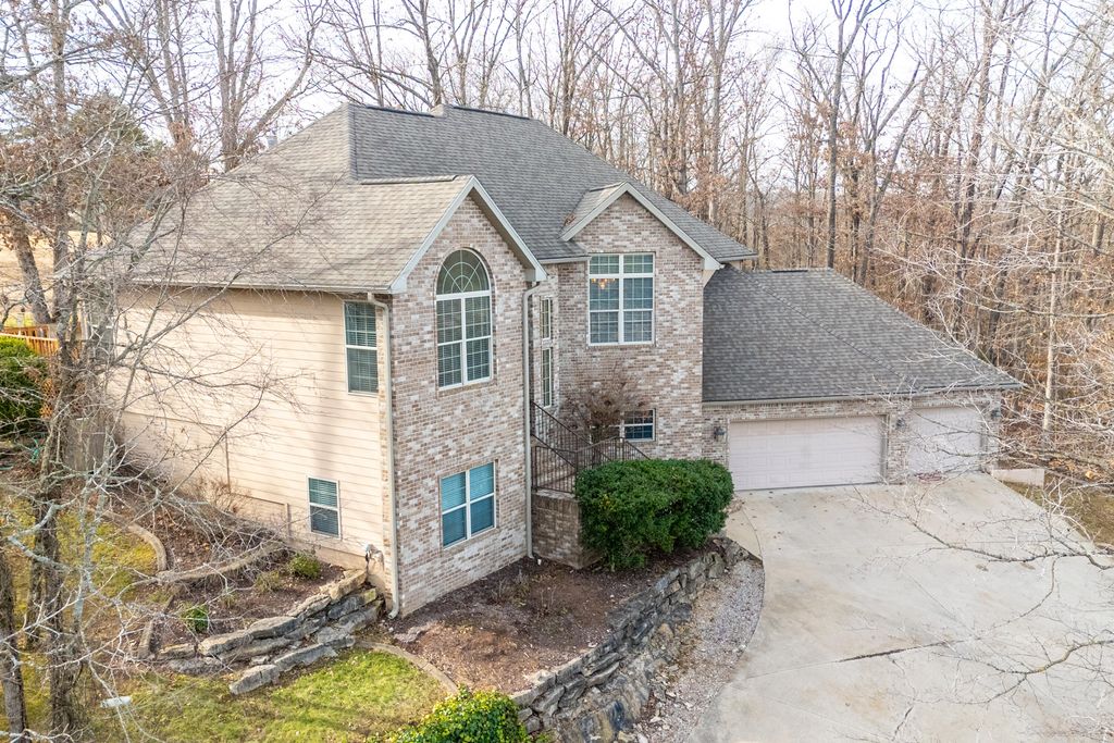 807 Silvercliff Way, Branson West, MO 65737
