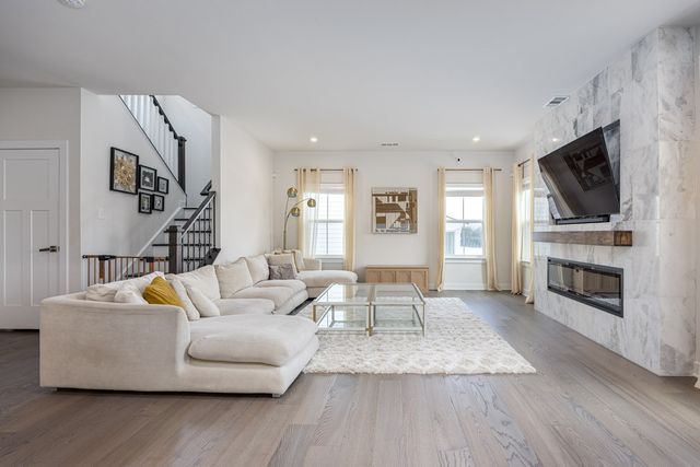 807 Raintree Dr, Smyrna, TN 37167