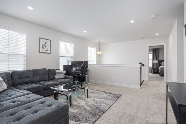 807 Raintree Dr, Smyrna, TN 37167