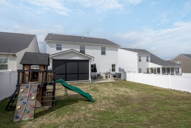 807 Raintree Dr, Smyrna, TN 37167