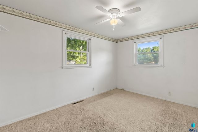 1708 N Mable Ave, Sioux Falls, SD 57103