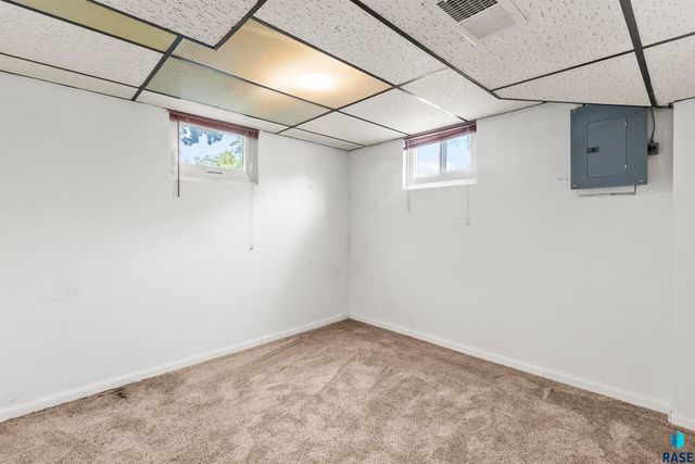 1708 N Mable Ave, Sioux Falls, SD 57103