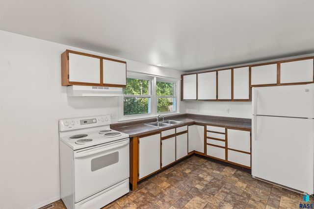 1708 N Mable Ave, Sioux Falls, SD 57103