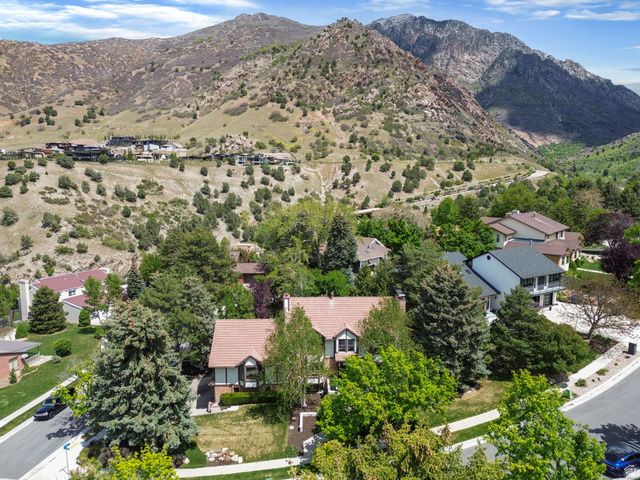 4049 E PROSPECTOR DR, Cottonwood Heights, UT 84121