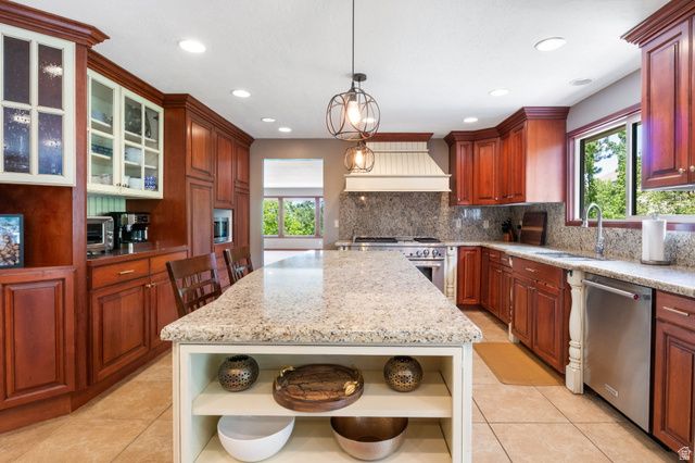 4049 E PROSPECTOR DR, Cottonwood Heights, UT 84121