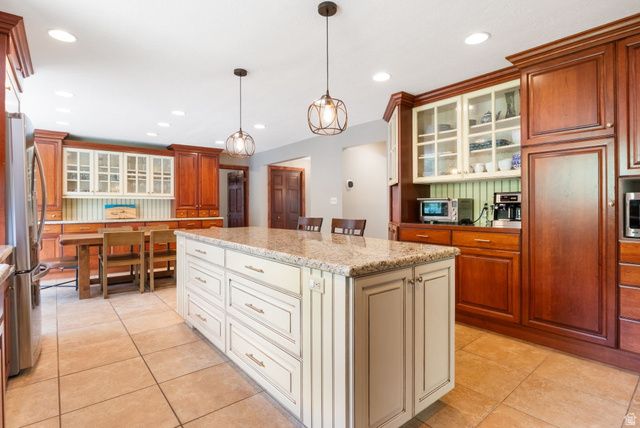 4049 E PROSPECTOR DR, Cottonwood Heights, UT 84121