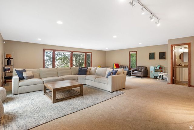 4049 E PROSPECTOR DR, Cottonwood Heights, UT 84121