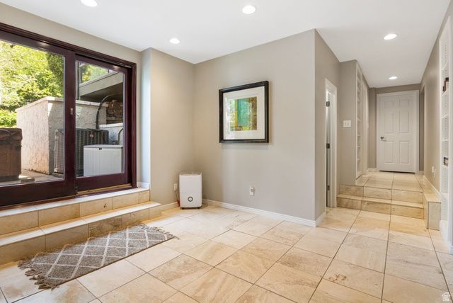 4049 E PROSPECTOR DR, Cottonwood Heights, UT 84121