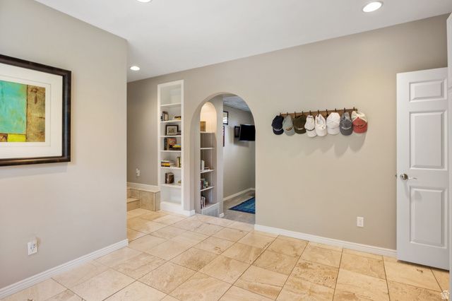 4049 E PROSPECTOR DR, Cottonwood Heights, UT 84121