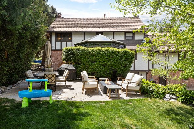 4049 E PROSPECTOR DR, Cottonwood Heights, UT 84121