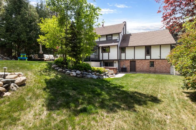 4049 E PROSPECTOR DR, Cottonwood Heights, UT 84121