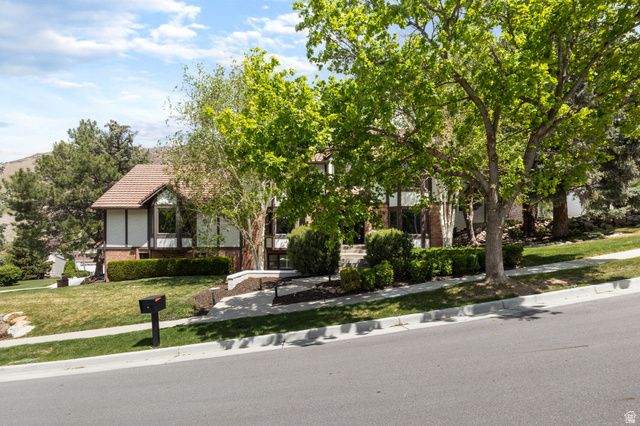 4049 E PROSPECTOR DR, Cottonwood Heights, UT 84121