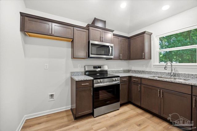 5621 Kingery Rd, Milton, FL 32583