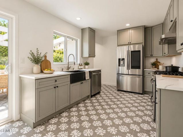 10332 Woodbridge Street, Toluca Lake, CA 91602
