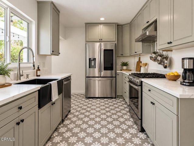 10332 Woodbridge Street, Toluca Lake, CA 91602