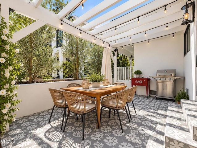 10332 Woodbridge Street, Toluca Lake, CA 91602