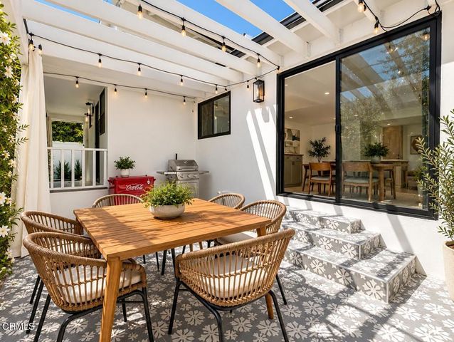 10332 Woodbridge Street, Toluca Lake, CA 91602