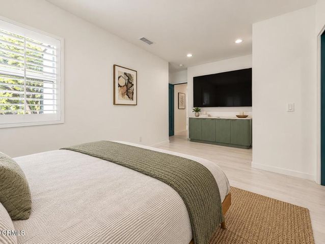 10332 Woodbridge Street, Toluca Lake, CA 91602