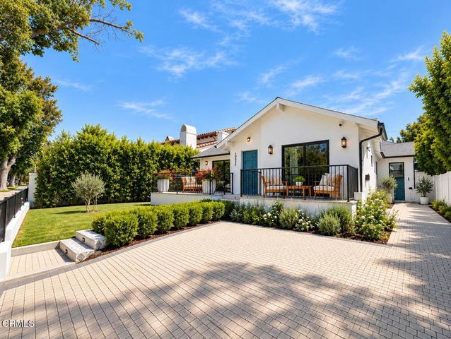 10332 Woodbridge Street, Toluca Lake, CA 91602