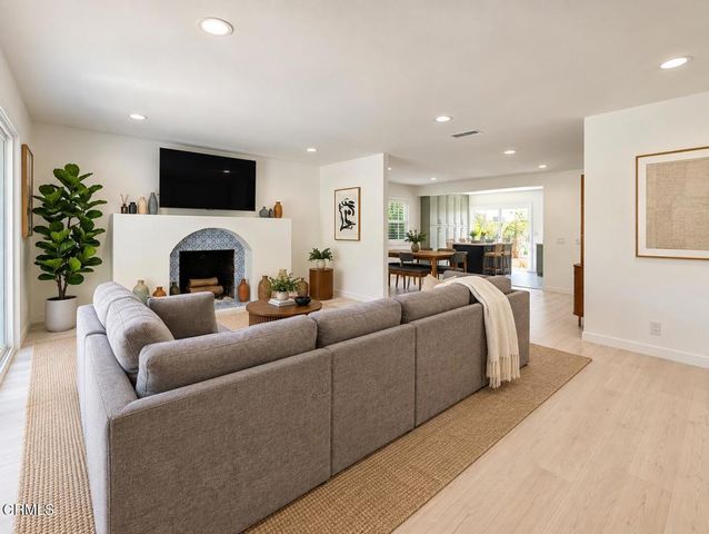 10332 Woodbridge Street, Toluca Lake, CA 91602