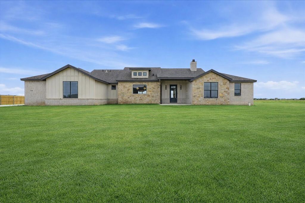 1203 County Road 7715, Lubbock, TX 79423