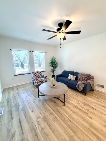 1480 Raymond Street Raymond Street, South Elgin, IL 60177