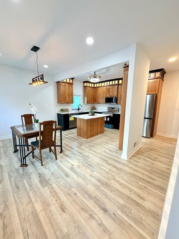 1480 Raymond Street Raymond Street, South Elgin, IL 60177