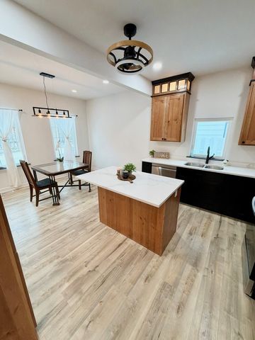 1480 Raymond Street Raymond Street, South Elgin, IL 60177