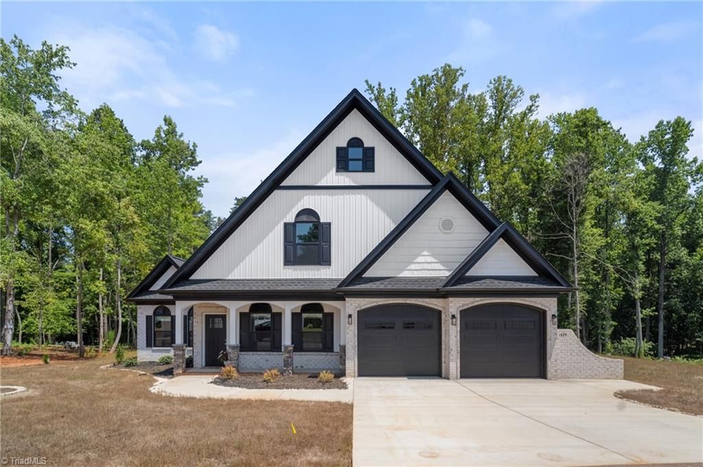 1424 Moonlight Way, Winston-salem, NC 27106