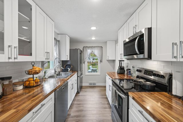 5929 Camden Avenue N, Brooklyn Center, MN 55430