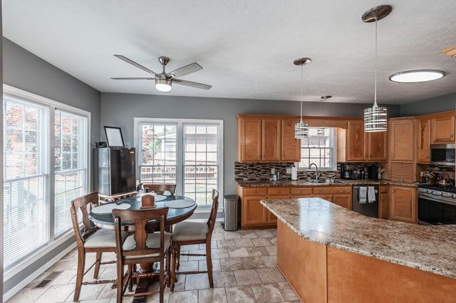 111 Highland Rdg, Hendersonville, TN 37075